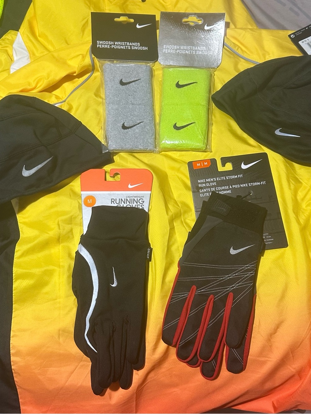 6 brand new !!Nike accessories 2 Running Gloves ,2 wristbands&2 Hats